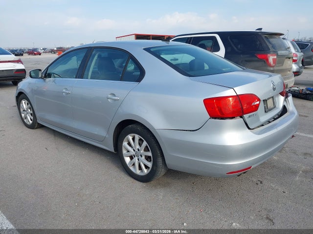 2013 Volkswagen Jetta 2.5l Se მანქანა იყიდება აუქციონზე, vin: 3VWDX7AJ2DM256704, აუქციონის ნომერი: 44728843