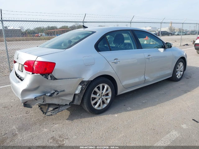 2013 Volkswagen Jetta 2.5l Se მანქანა იყიდება აუქციონზე, vin: 3VWDX7AJ2DM256704, აუქციონის ნომერი: 44728843