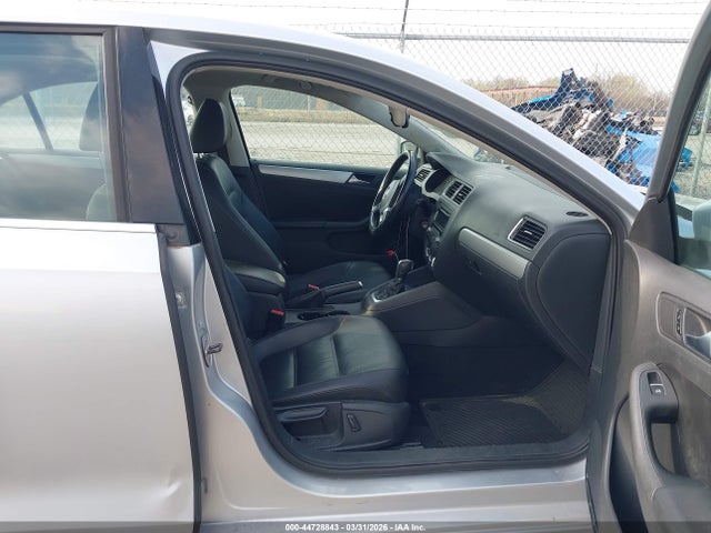 2013 Volkswagen Jetta 2.5l Se მანქანა იყიდება აუქციონზე, vin: 3VWDX7AJ2DM256704, აუქციონის ნომერი: 44728843