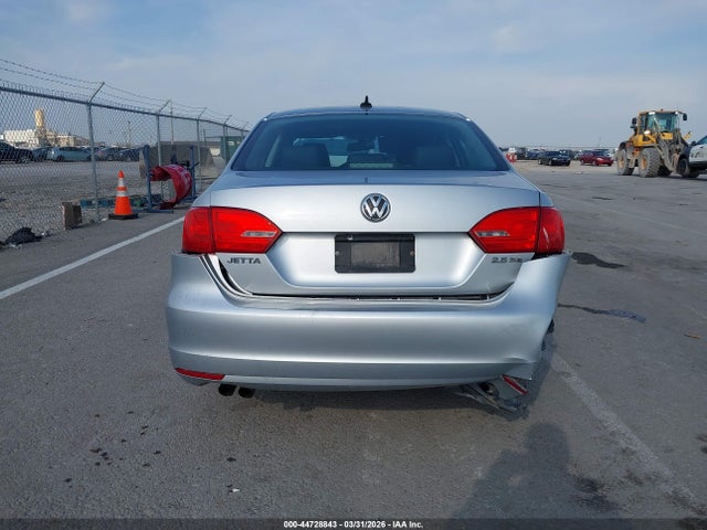 2013 Volkswagen Jetta 2.5l Se მანქანა იყიდება აუქციონზე, vin: 3VWDX7AJ2DM256704, აუქციონის ნომერი: 44728843