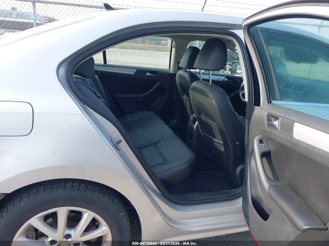 2013 Volkswagen Jetta 2.5l Se მანქანა იყიდება აუქციონზე, vin: 3VWDX7AJ2DM256704, აუქციონის ნომერი: 44728843