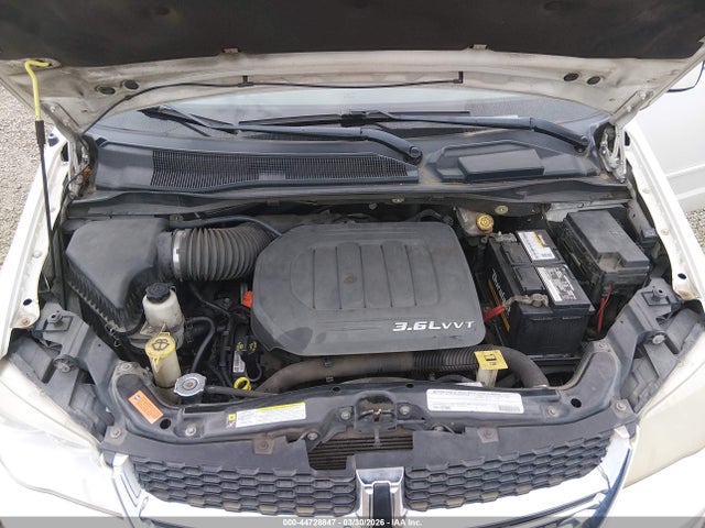 44728847 :رقم المزاد ، 2D4RN5DG5BR660768 vin ، 2011 Dodge Grand Caravan Crew مزاد بيع
