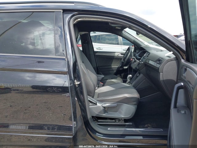 44728879 :رقم المزاد ، 3VVCB7AX5NM129949 vin ، 2022 Volkswagen Tiguan 2.0t Se R-line Black مزاد بيع