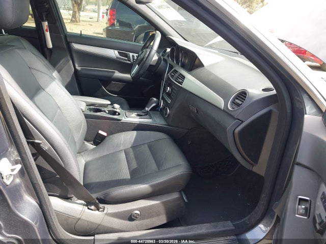 Продаж на аукціоні авто 2013 Mercedes-benz C 250 Luxury/sport, vin: WDDGF4HB2DA816997, номер лоту: 44728963