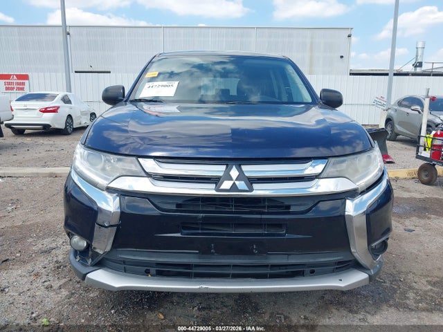 Продаж на аукціоні авто 2018 Mitsubishi Outlander Es, vin: JA4AD2A39JZ002060, номер лоту: 44729005