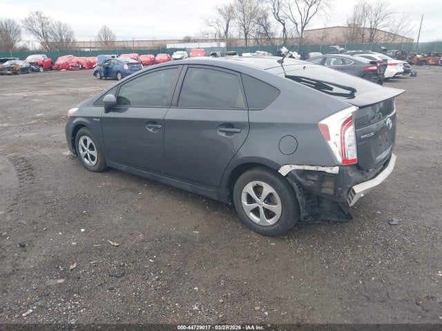 Toyota Prius Two 2015 JTDKN3DU7F1889746 Image 3
