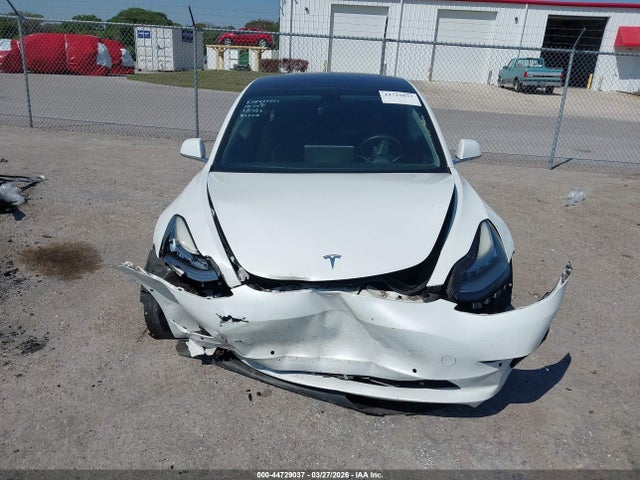 44729037 :رقم المزاد ، 5YJ3E1EA3JF017335 vin ، 2018 Tesla Model 3 Long Range/mid Range مزاد بيع