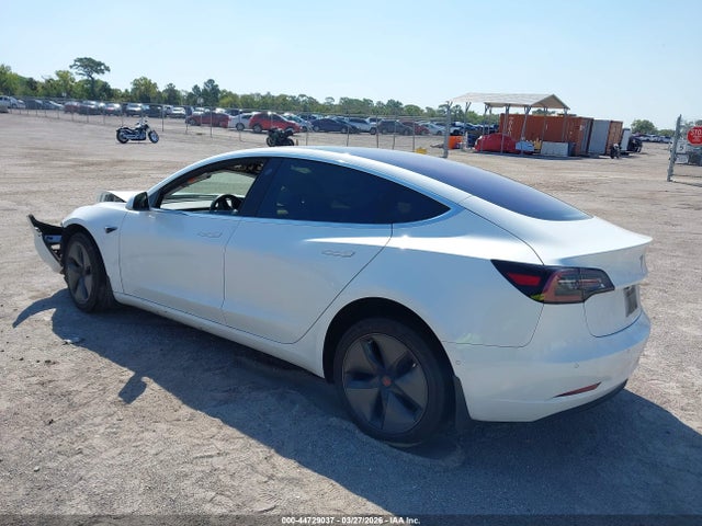 2018 TESLA MODEL 3 5YJ3E1EA3JF017335 Photo 2