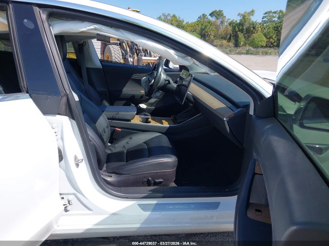 2018 TESLA MODEL 3 5YJ3E1EA3JF017335 Photo 4
