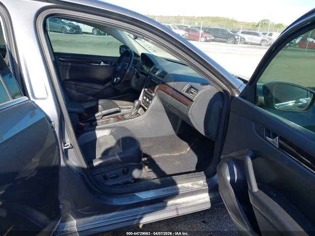 Продаж на аукціоні авто 2015 Volkswagen Passat 2.0l Tdi Sel Premium, vin: 1VWCV7A39FC028920, номер лоту: 44729063