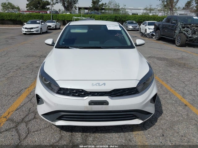 2024 Kia Forte Lxs მანქანა იყიდება აუქციონზე, vin: 3KPF24ADXRE715014, აუქციონის ნომერი: 44729195