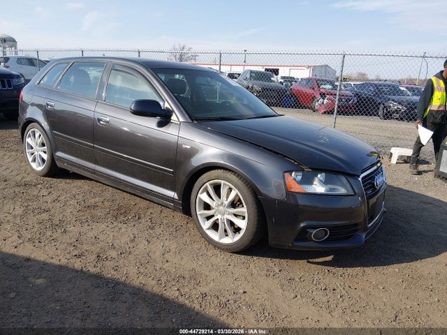 2013 AUDI A3 WAUDFAFM0DA017569
