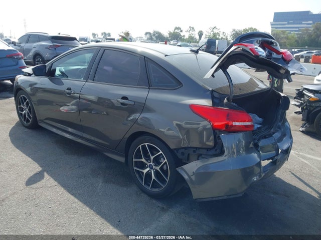Ford FOCUS SE 2015 1FADP3F25FL380585 Image 3