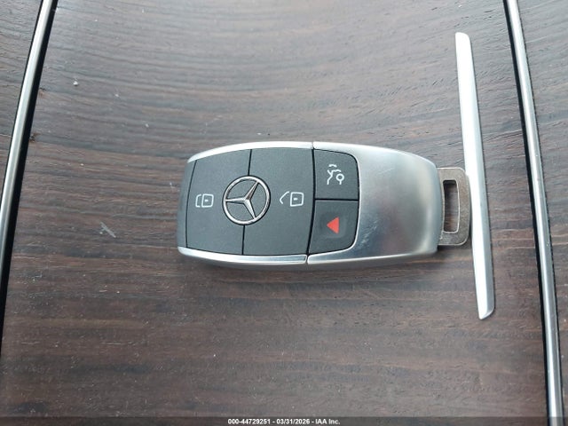 44729251 :رقم المزاد ، W1N0G8DB7NG115479 vin ، 2022 Mercedes-benz Glc 300 Suv مزاد بيع