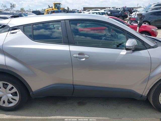Toyota C-HR LE 2019 JTNKHMBX2K1058347 Image 13