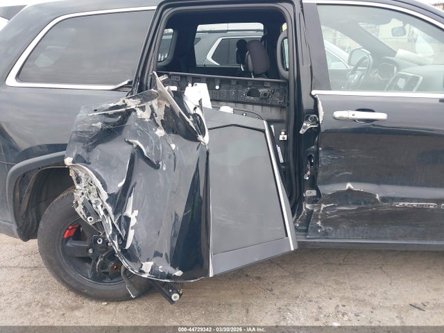 44729342 :رقم المزاد ، 1C4RJFAG9JC277099 vin ، 2018 Jeep Grand Cherokee Laredo 4x4 مزاد بيع