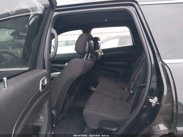 44729342 :رقم المزاد ، 1C4RJFAG9JC277099 vin ، 2018 Jeep Grand Cherokee Laredo 4x4 مزاد بيع