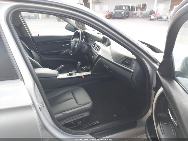 2015 Bmw 320i მანქანა იყიდება აუქციონზე, vin: WBA3B1C50FK141570, აუქციონის ნომერი: 44729367