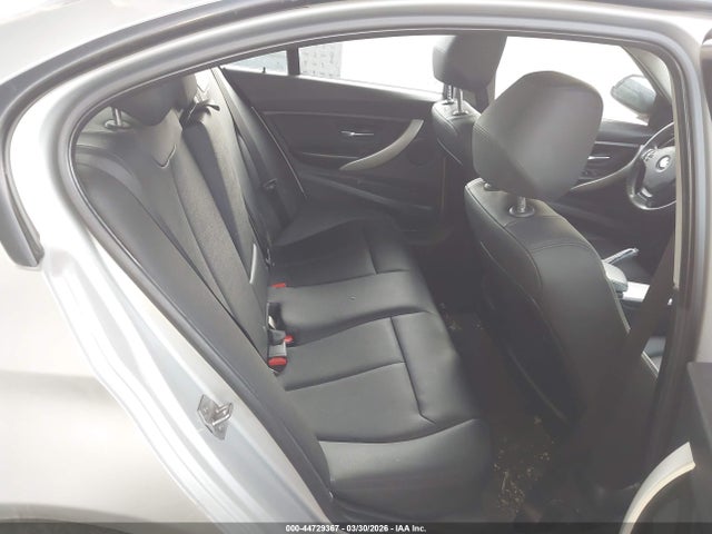 2015 Bmw 320i მანქანა იყიდება აუქციონზე, vin: WBA3B1C50FK141570, აუქციონის ნომერი: 44729367