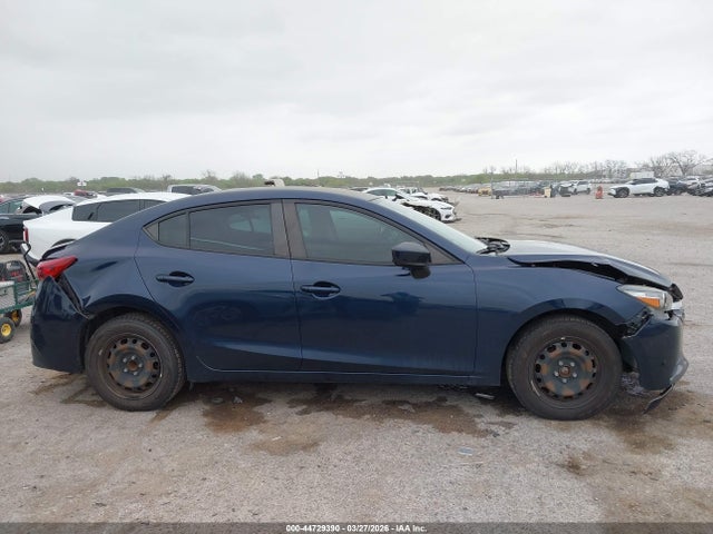 Продаж на аукціоні авто 2018 Mazda Mazda3 Sport, vin: 3MZBN1U73JM172607, номер лоту: 44729390