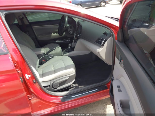 5NPD84LF8HH033523 Hyundai ELANTRA SE