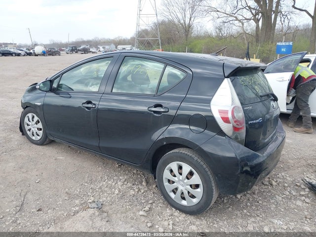 2013 TOYOTA PRIUS C JTDKDTB39D1537326 Photo 2