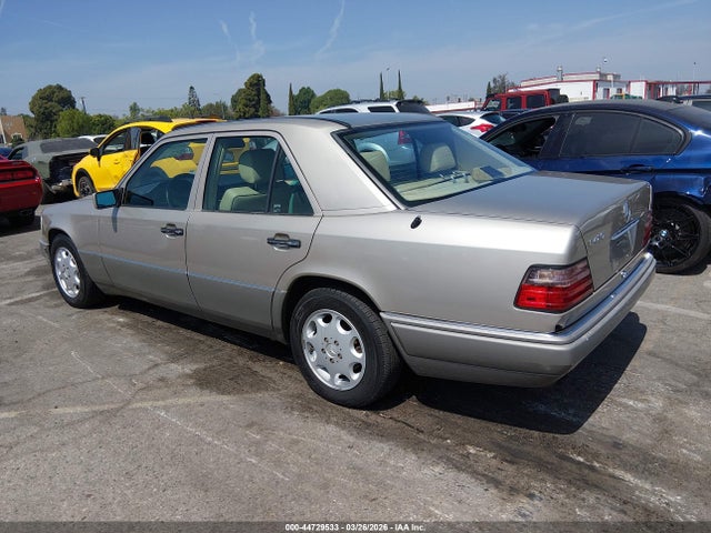 1994 MERCEDES-BENZ E WDBEA34E8RC045417 Photo 2