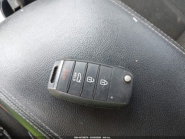 5XXGT4L32KG317038 KIA Optima Lx