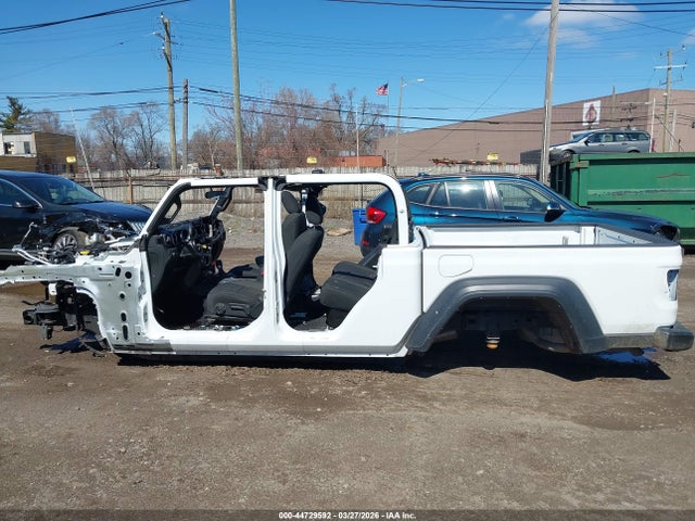 Продажа на аукционе авто 2022 Jeep Gladiator Sport 4x4, vin: 1C6HJTAG2NL127214, номер лота: 44729592
