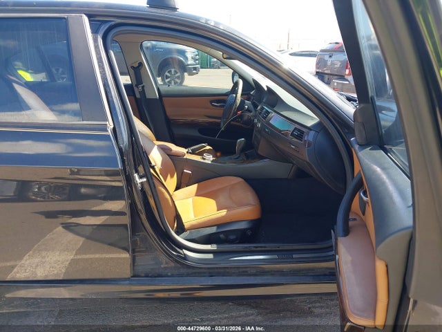 44729600 :رقم المزاد ، WBAPK5G5XBNN25397 vin ، 2011 Bmw 328i Xdrive مزاد بيع