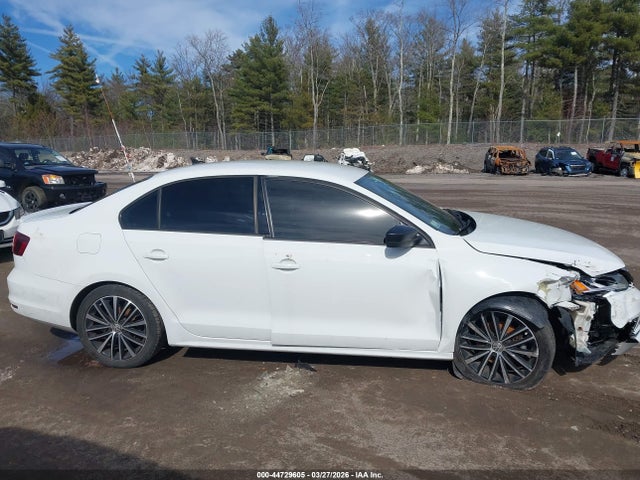 3VWD17AJ1GM413340 Volkswagen Jetta 1.8t Sport