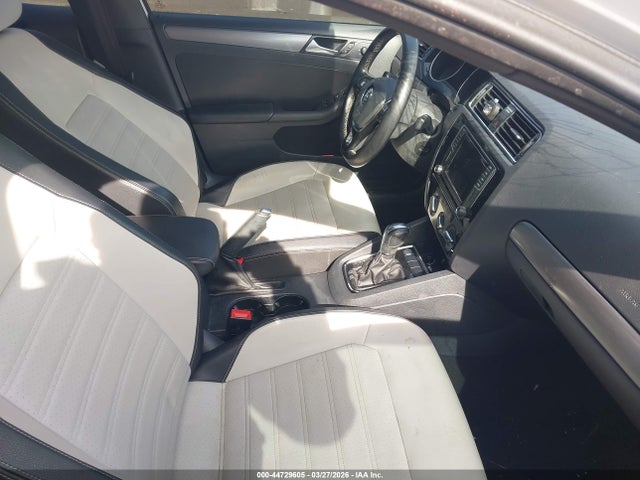 3VWD17AJ1GM413340 Volkswagen Jetta 1.8t Sport