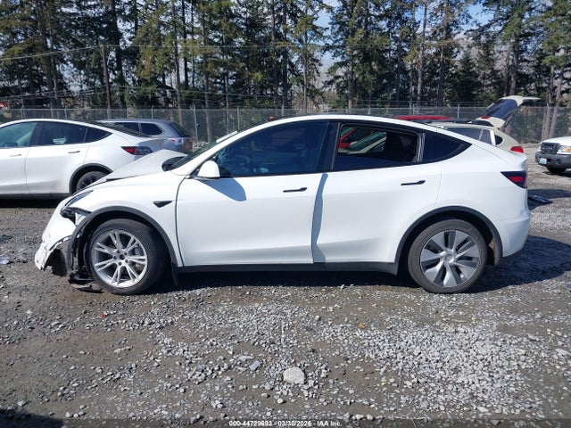 2022 Tesla Model Y Long Range Dual Motor All-wheel Drive მანქანა იყიდება აუქციონზე, vin: 7SAYGAEE8NF518362, აუქციონის ნომერი: 44729693