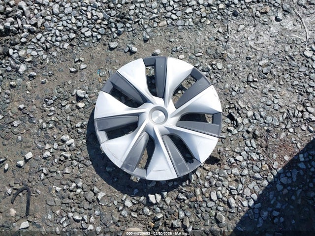 2022 Tesla Model Y Long Range Dual Motor All-wheel Drive მანქანა იყიდება აუქციონზე, vin: 7SAYGAEE8NF518362, აუქციონის ნომერი: 44729693