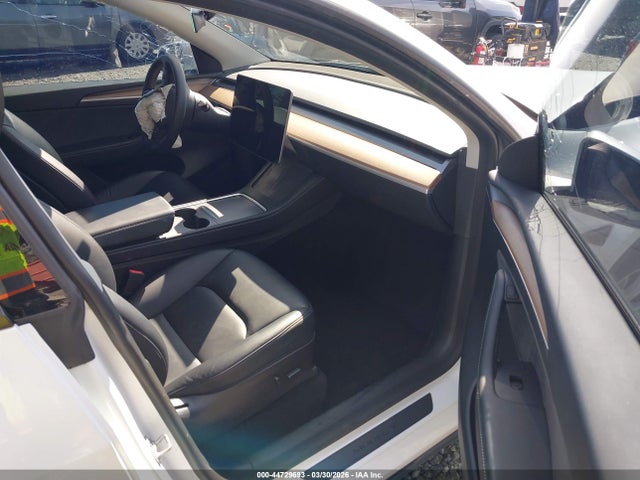 2022 Tesla Model Y Long Range Dual Motor All-wheel Drive მანქანა იყიდება აუქციონზე, vin: 7SAYGAEE8NF518362, აუქციონის ნომერი: 44729693