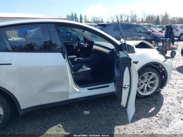 2022 Tesla Model Y Long Range Dual Motor All-wheel Drive მანქანა იყიდება აუქციონზე, vin: 7SAYGAEE8NF518362, აუქციონის ნომერი: 44729693