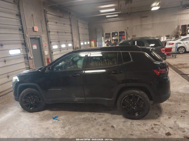 2022 Jeep Compass Latitude Lux 4x4 მანქანა იყიდება აუქციონზე, vin: 3C4NJDFB5NT128280, აუქციონის ნომერი: 44729769