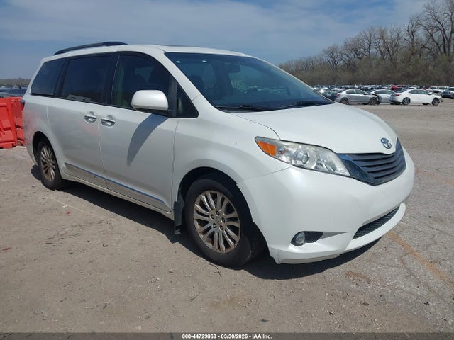 2016 TOYOTA SIENNA 5TDYK3DC8GS722200