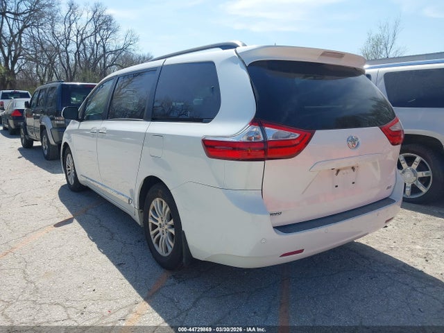 2016 TOYOTA SIENNA 5TDYK3DC8GS722200 Photo 2