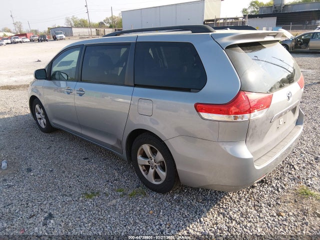 2011 TOYOTA SIENNA 5TDKK3DC8BS148289 Photo 2
