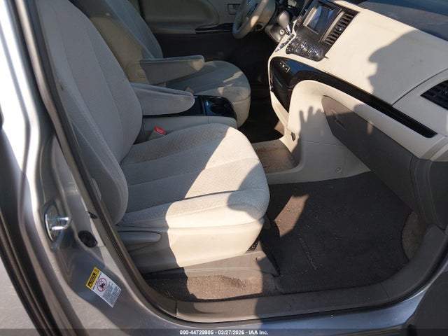 2011 TOYOTA SIENNA 5TDKK3DC8BS148289 Photo 4