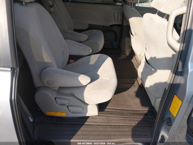 2011 TOYOTA SIENNA 5TDKK3DC8BS148289 Photo 7