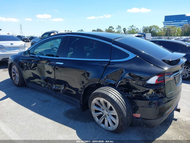 Продаж на аукціоні авто 2017 Tesla Model X 100d/75d/90d, vin: 5YJXCAE25HF055739, номер лоту: 44730011