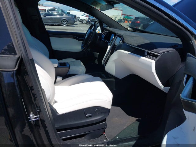 Продаж на аукціоні авто 2017 Tesla Model X 100d/75d/90d, vin: 5YJXCAE25HF055739, номер лоту: 44730011