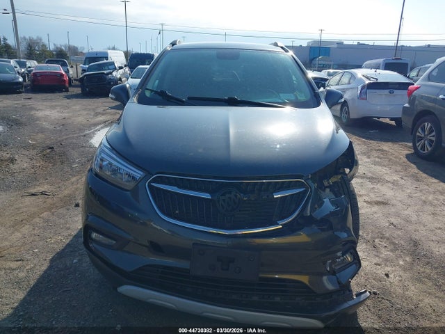44730382 :رقم المزاد ، KL4CJ1SB6JB589697 vin ، 2018 Buick Encore Sport Touring مزاد بيع
