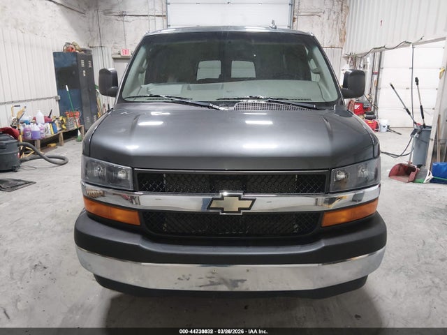 1GAZGPFF5H1100956 Chevrolet Express 3500 Lt