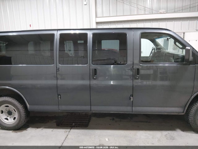 1GAZGPFF5H1100956 Chevrolet Express 3500 Lt