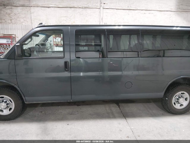 1GAZGPFF5H1100956 Chevrolet Express 3500 Lt