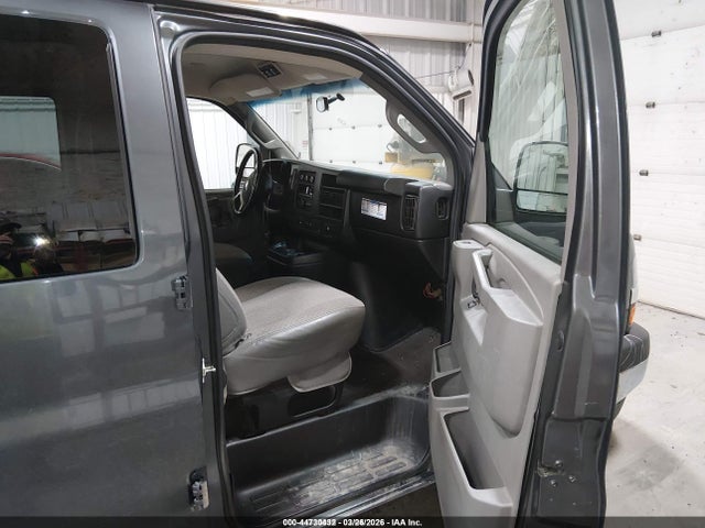 1GAZGPFF5H1100956 Chevrolet Express 3500 Lt