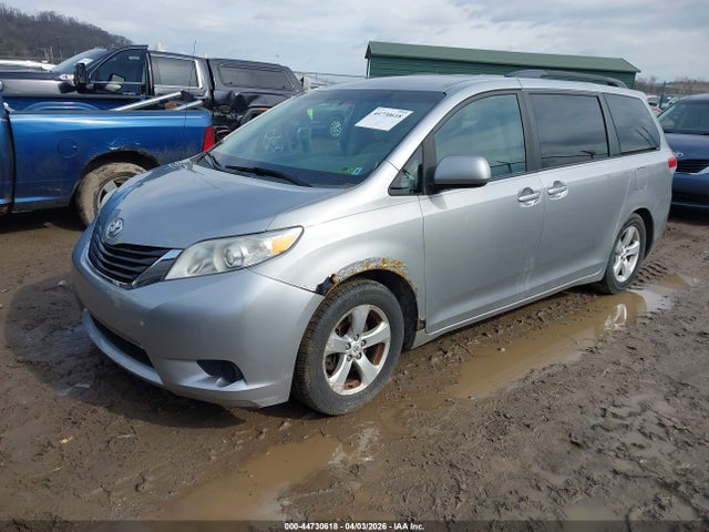 2011 TOYOTA SIENNA 5TDKK3DC8BS113932 Photo 1